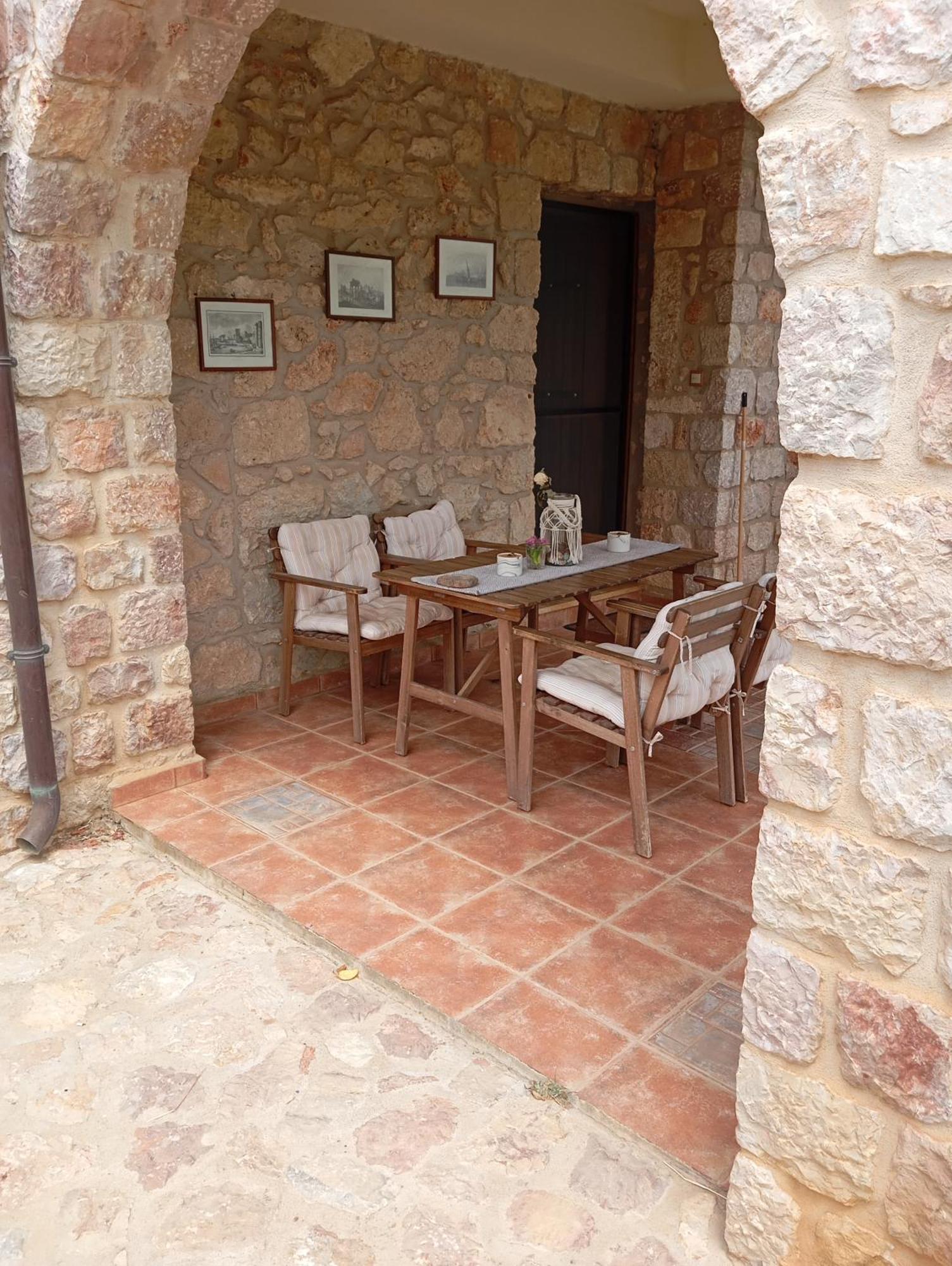Niko'S Stone Guest House Plitra Luaran gambar