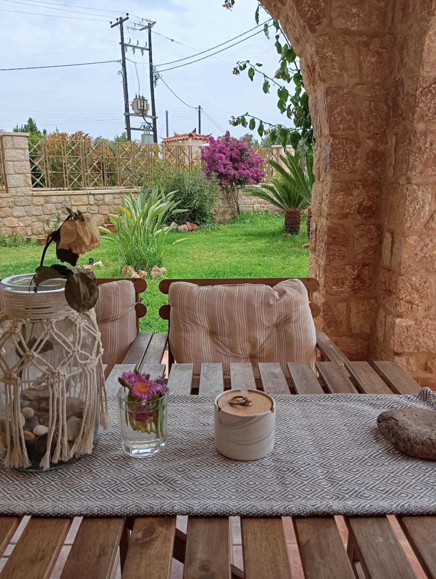 Niko'S Stone Guest House Plitra Luaran gambar